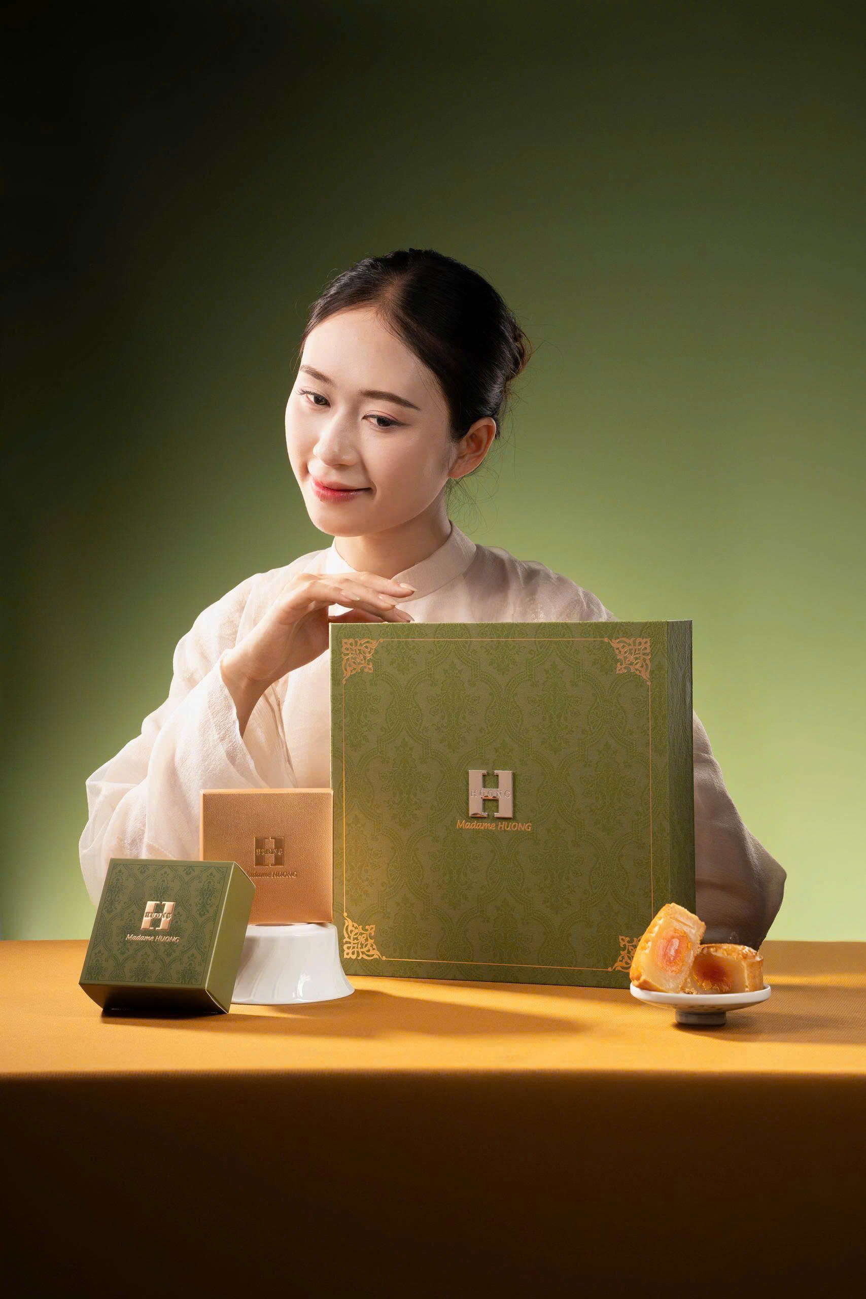 Hộp bánh trung thu Madame Hương Đồng Xuân phố 3