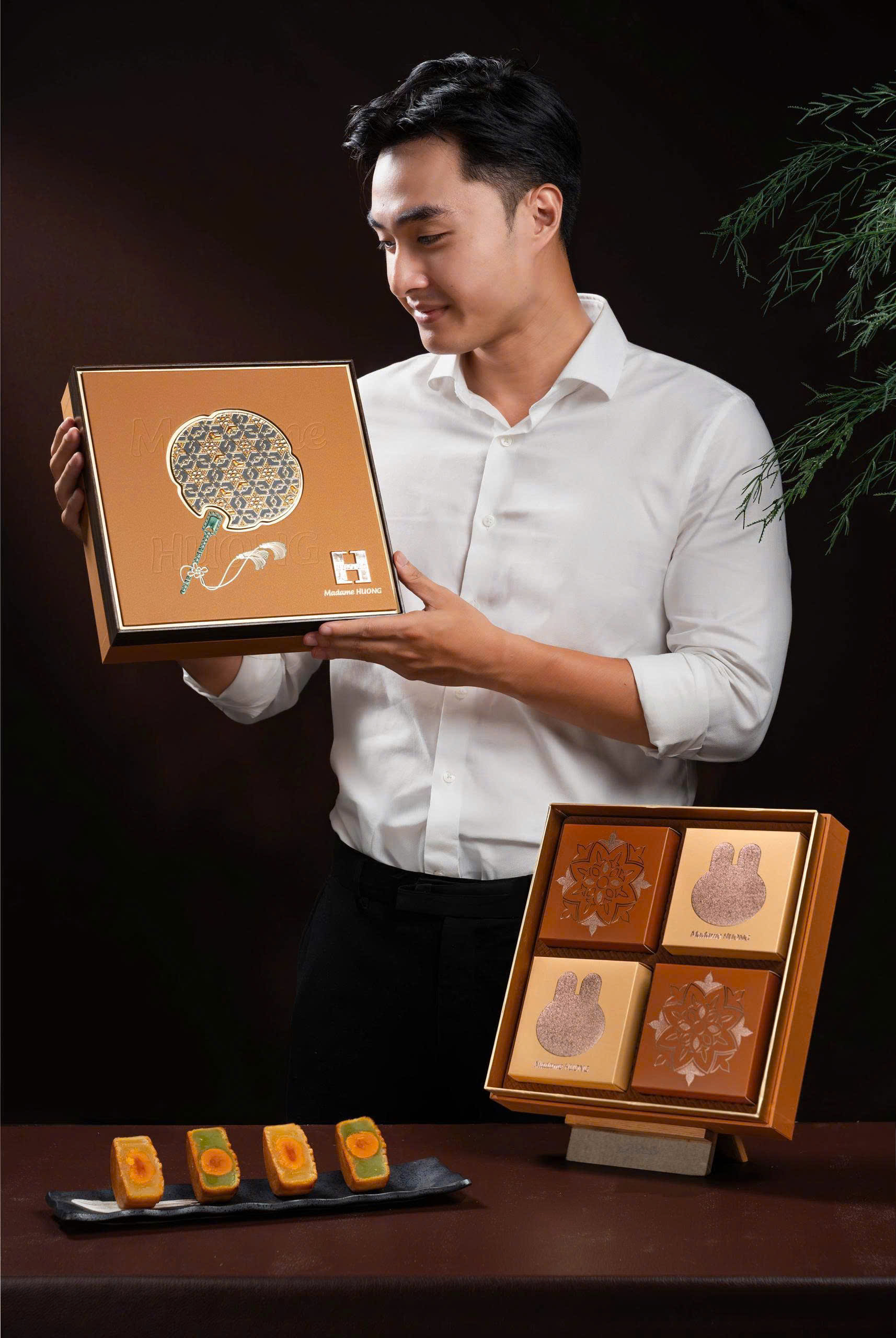 Bánh trung thu Madame Hương hộp Nguyễn Du phố